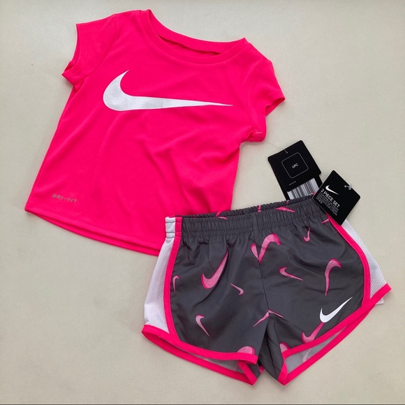 Nike Other - Nike cute pink active shorts set 2171